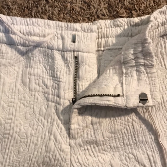 Lou & Grey white patterned shorts - Picture 3 of 6